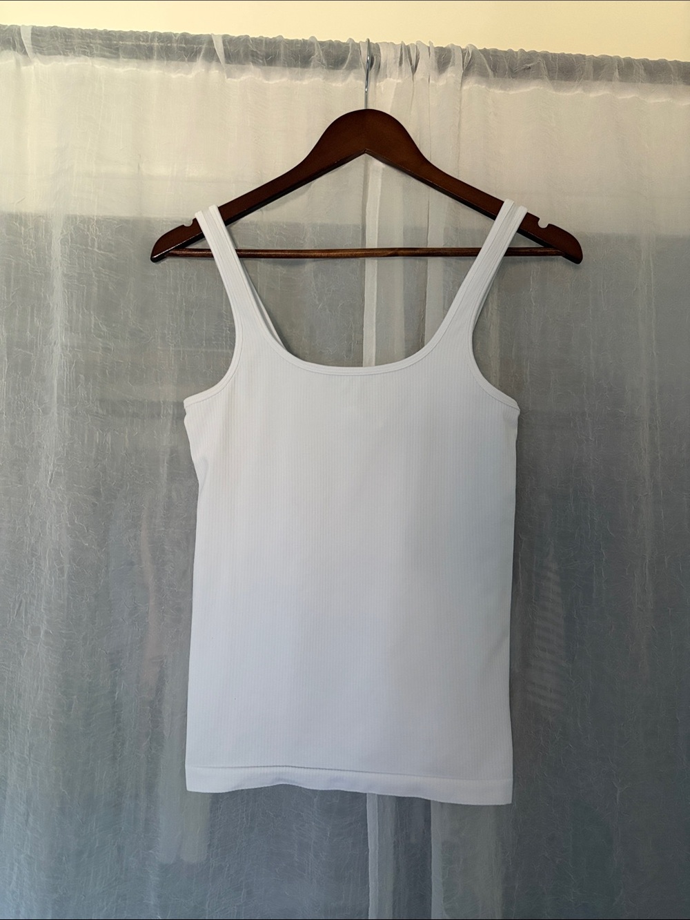 Athleta White Ribbed Seamless Scoop Neck Tank Top
